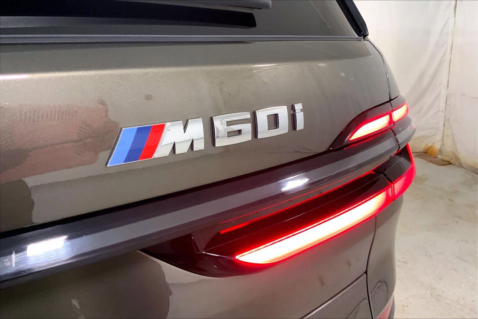 Used 2025 BMW X7 M60i image 9