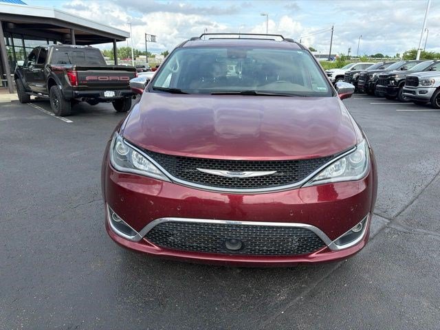 Used 2019 Chrysler Pacifica Limited w/ Tire & Wheel Group FWD image 4