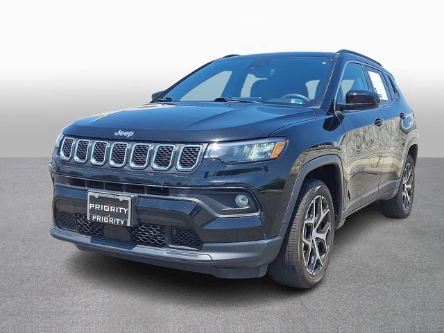 Used 2024 Jeep Compass Latitude AWD/4WD image 1