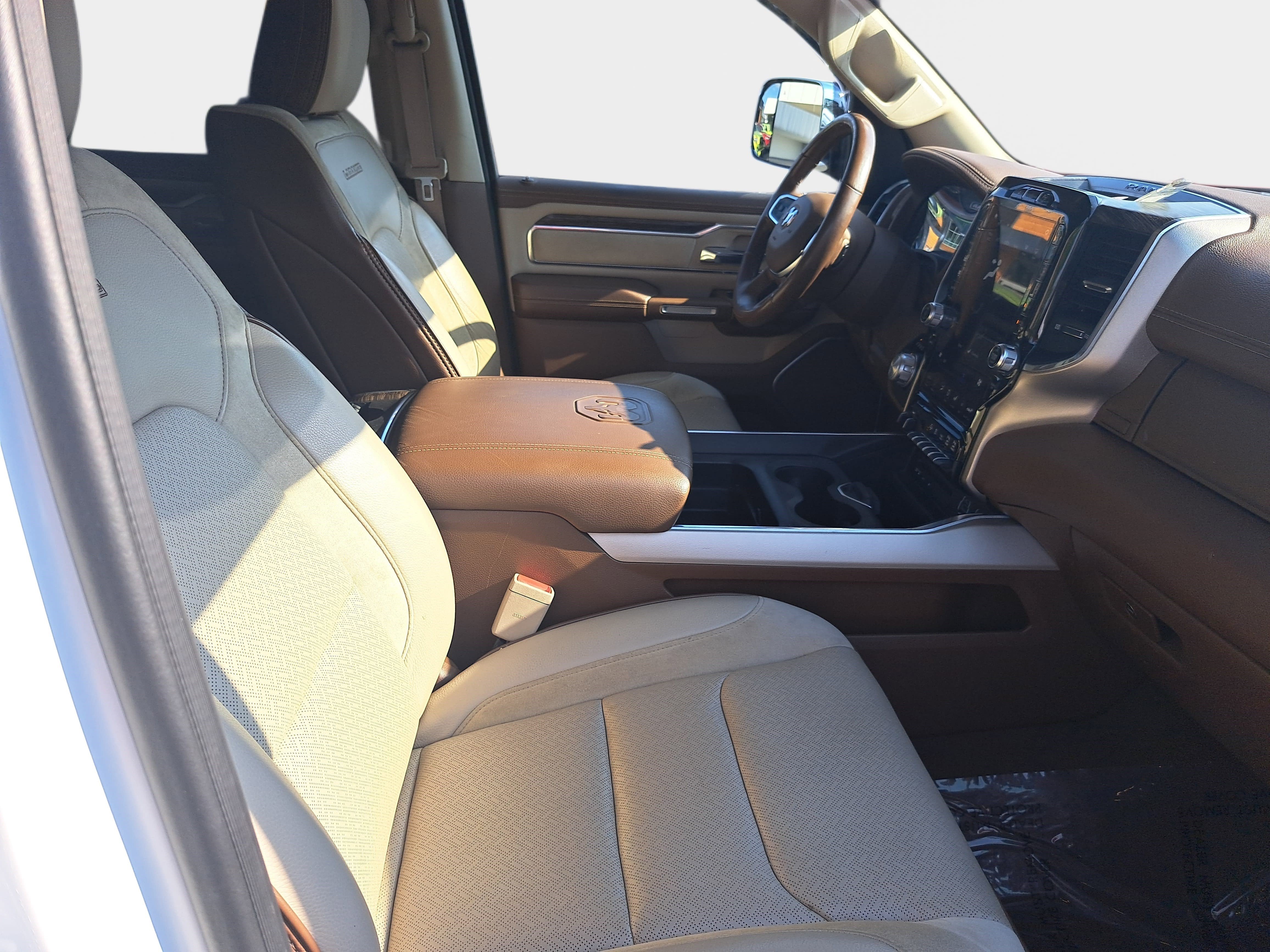 Used 2019 RAM 1500 Laramie AWD/4WD image 10