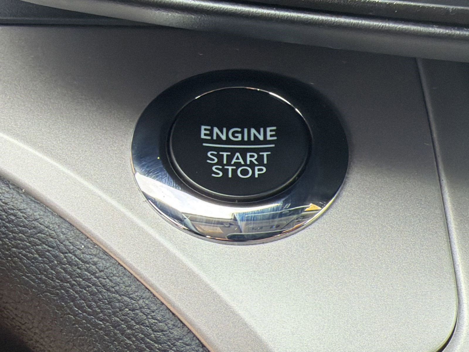 Used 2022 Ford Explorer XLT image 23