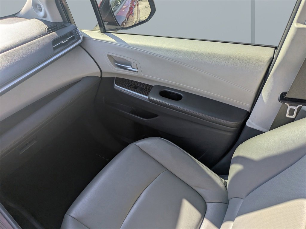 Used 2021 Toyota Sienna XLE w/ XLE Plus Package image 19