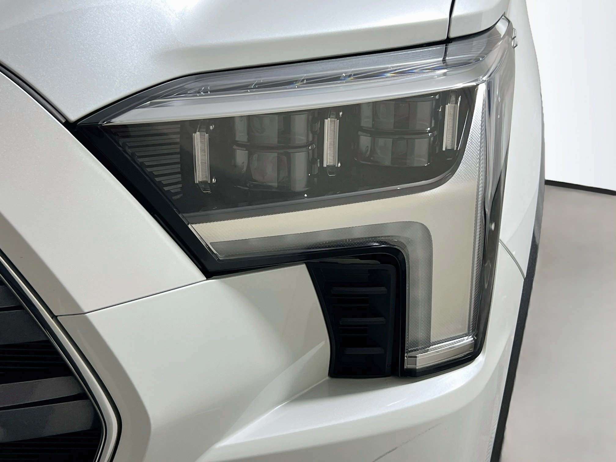 Used 2025 Toyota Sequoia Limited AWD/4WD image 11