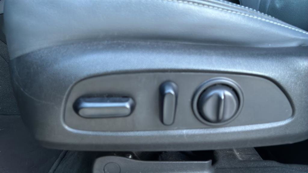 Used 2019 Buick Enclave Essence FWD image 27