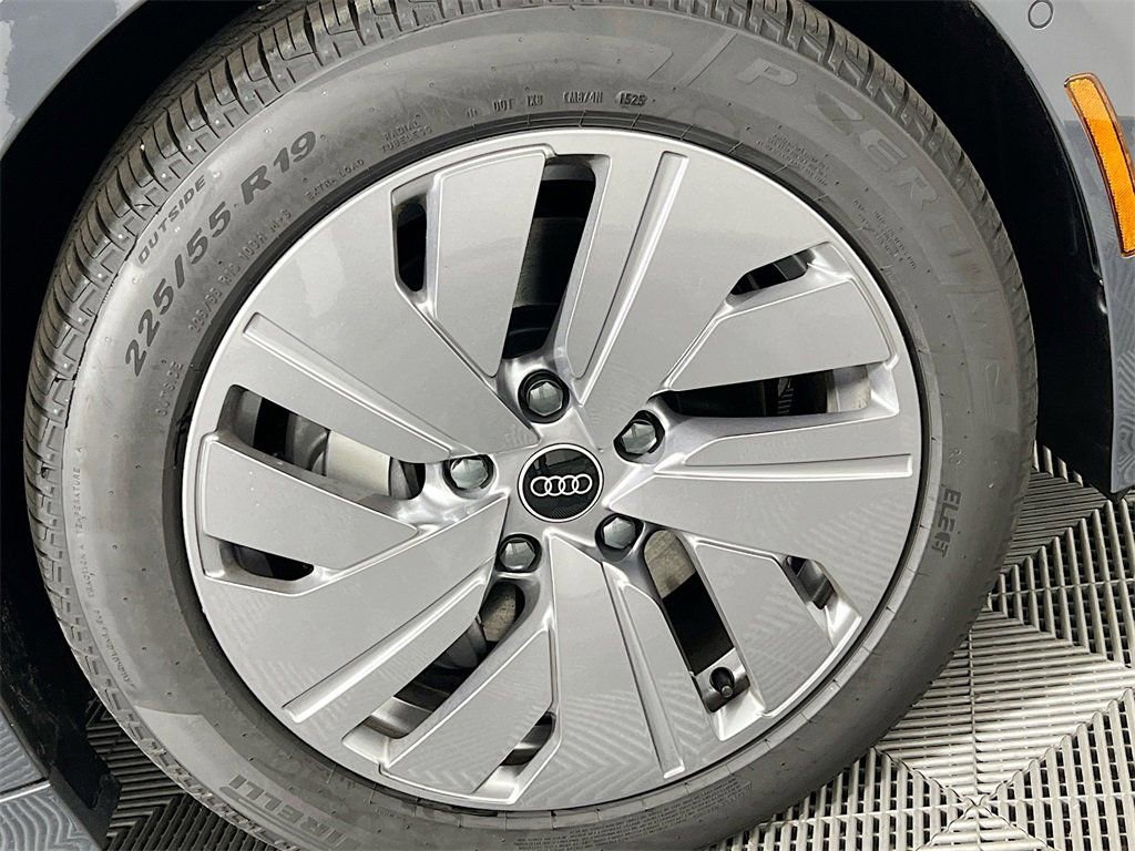 New 2025 Audi A6 e-tron Premium image 25