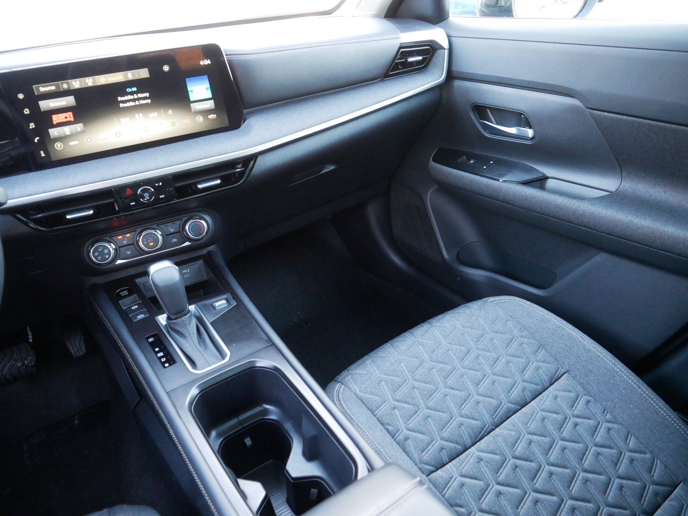 Certified 2025 Nissan Kicks SV w/ SV Premium Package image 11