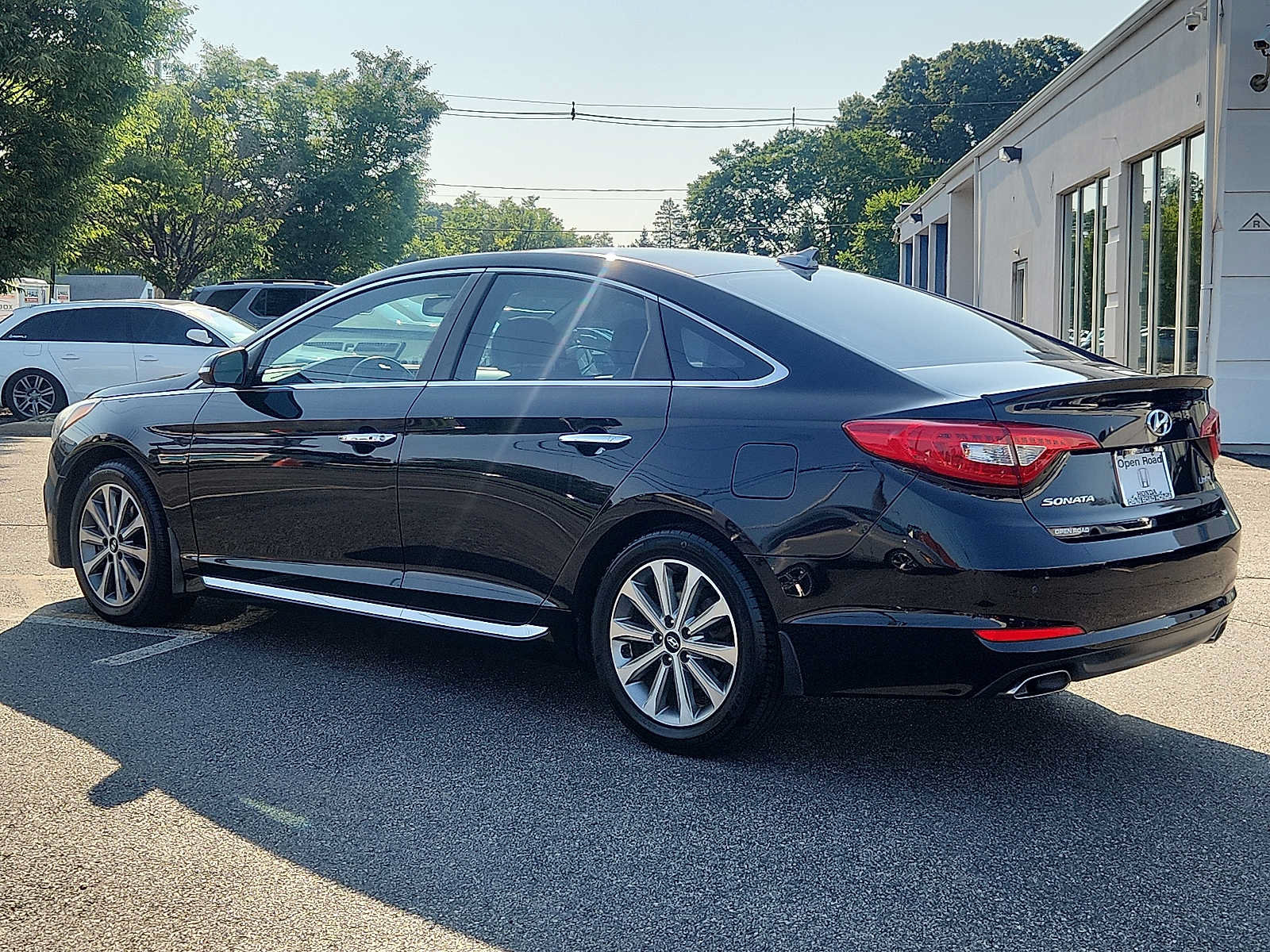 Used 2017 Hyundai Sonata Limited w/ Ultimate Package 04 FWD image 4