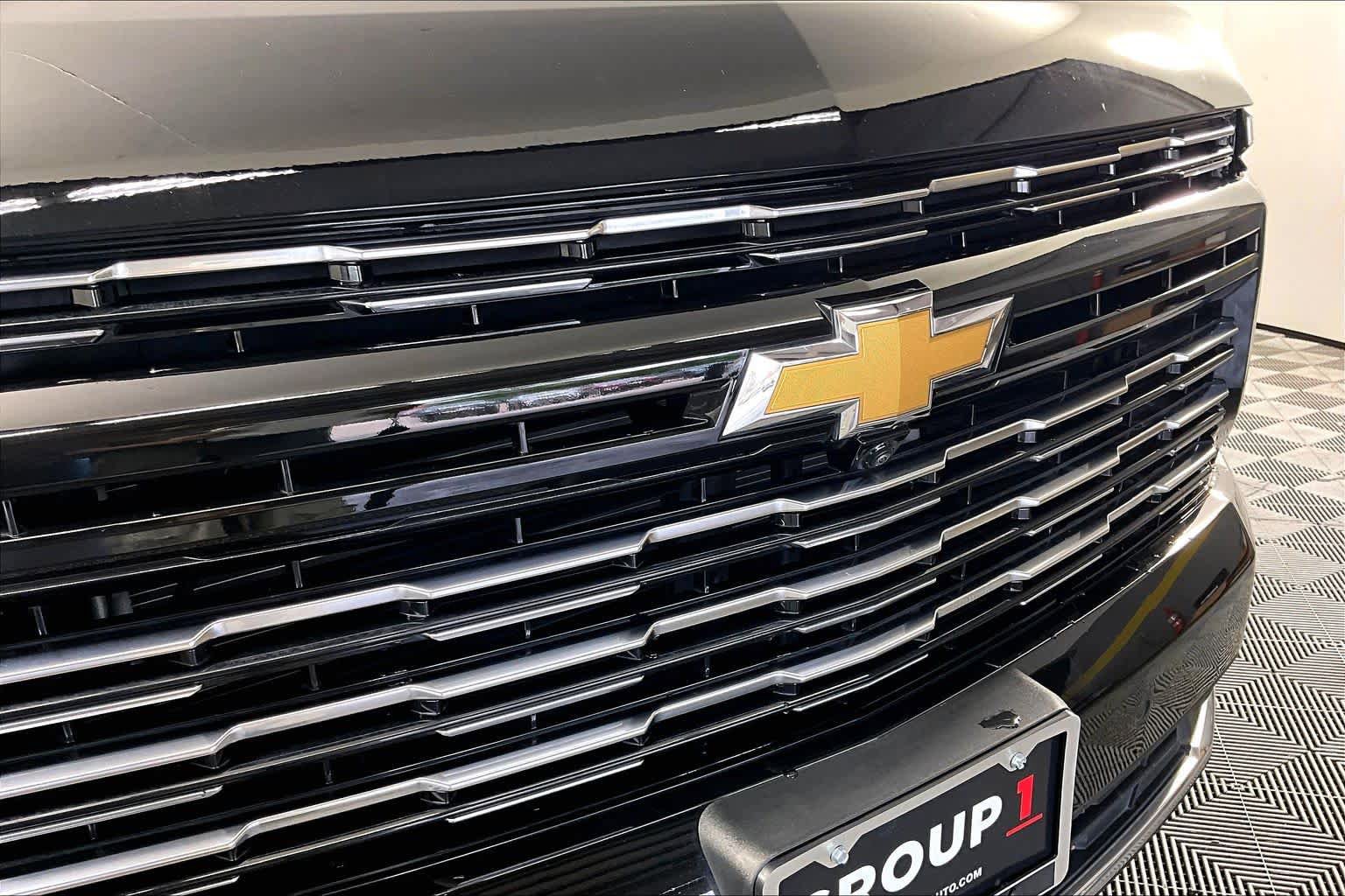 Used 2025 Chevrolet Suburban High Country image 28