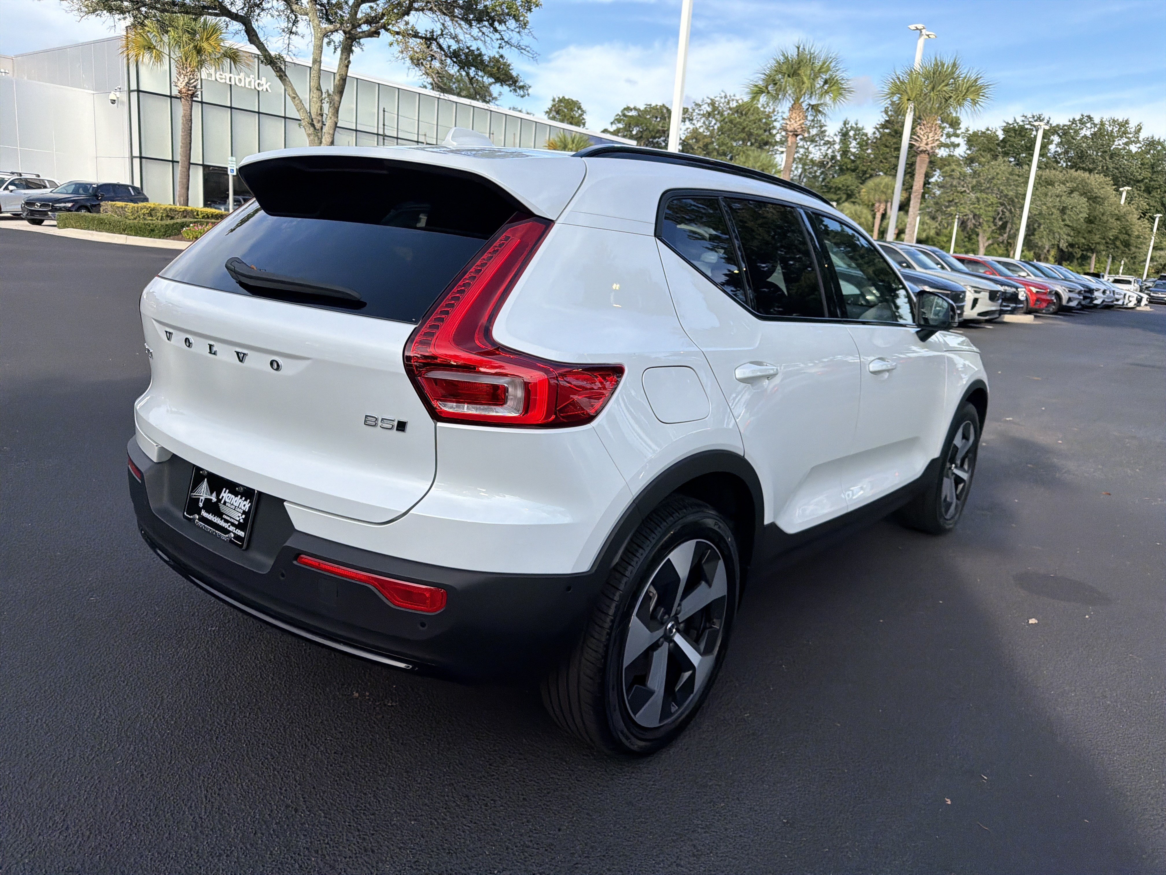 Certified 2025 Volvo XC40 B5 Plus AWD/4WD image 12