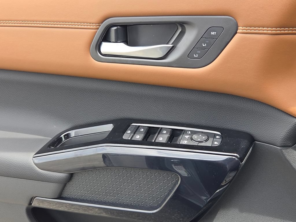 New 2026 Nissan Pathfinder Platinum FWD image 27