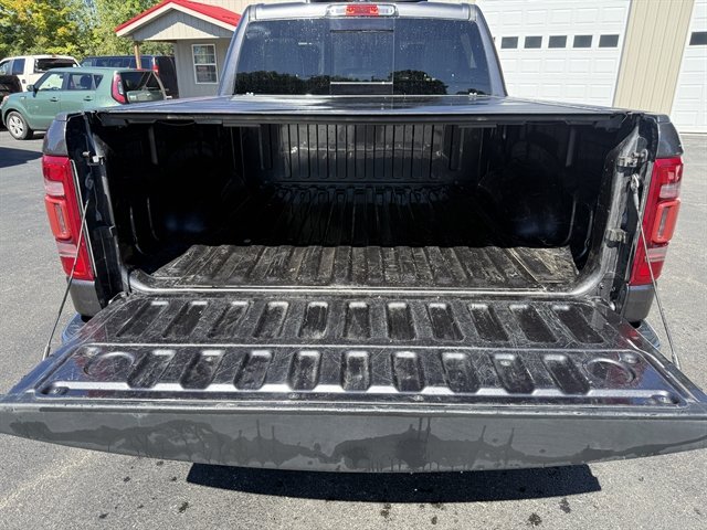 Used 2019 RAM 1500 Laramie AWD/4WD image 16