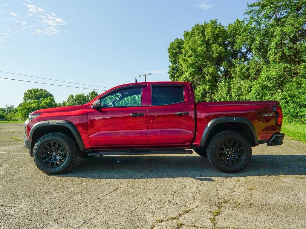 Used 2025 Chevrolet Colorado Trail Boss AWD/4WD image 5