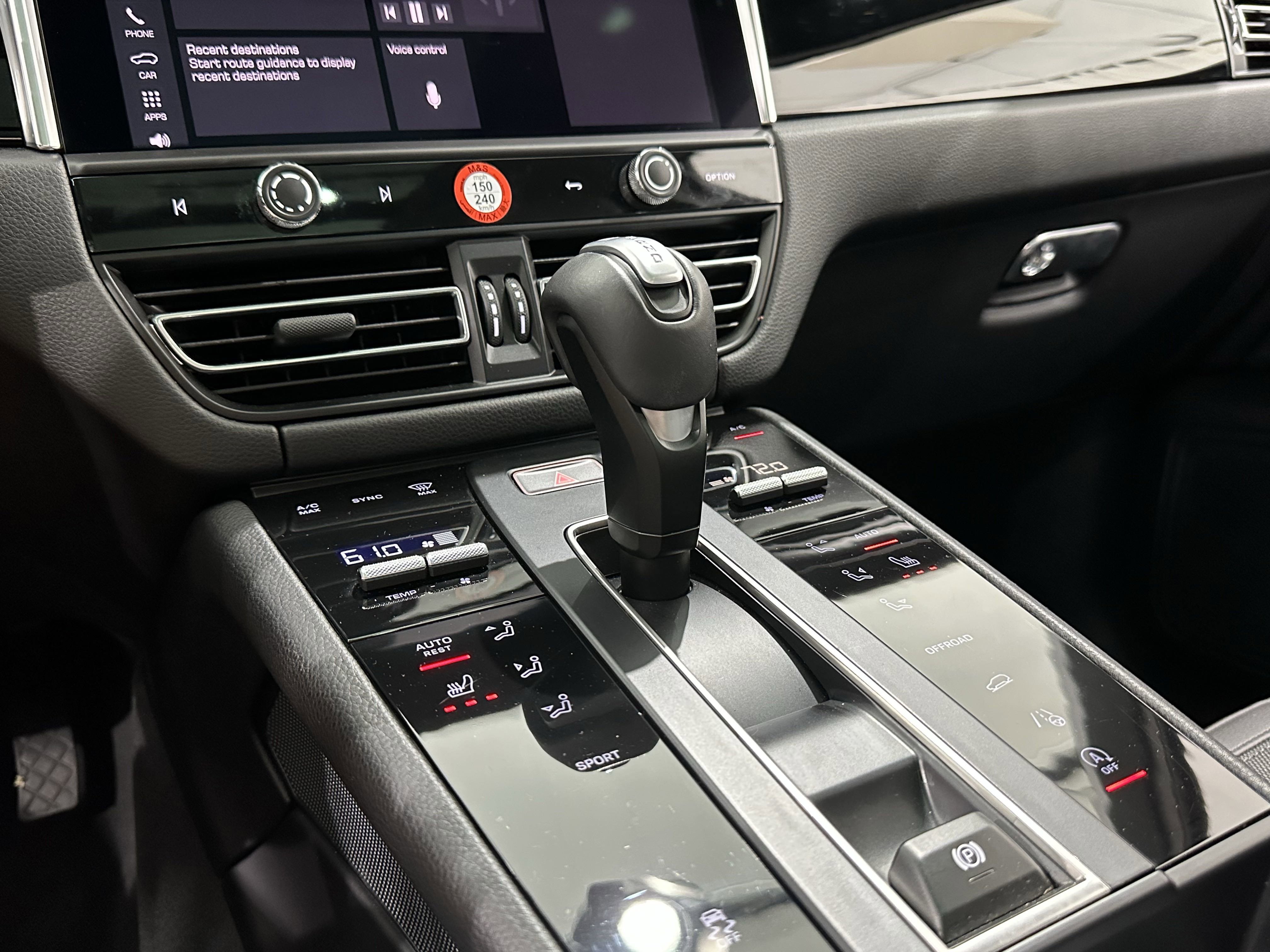 Certified 2024 Porsche Macan image 34