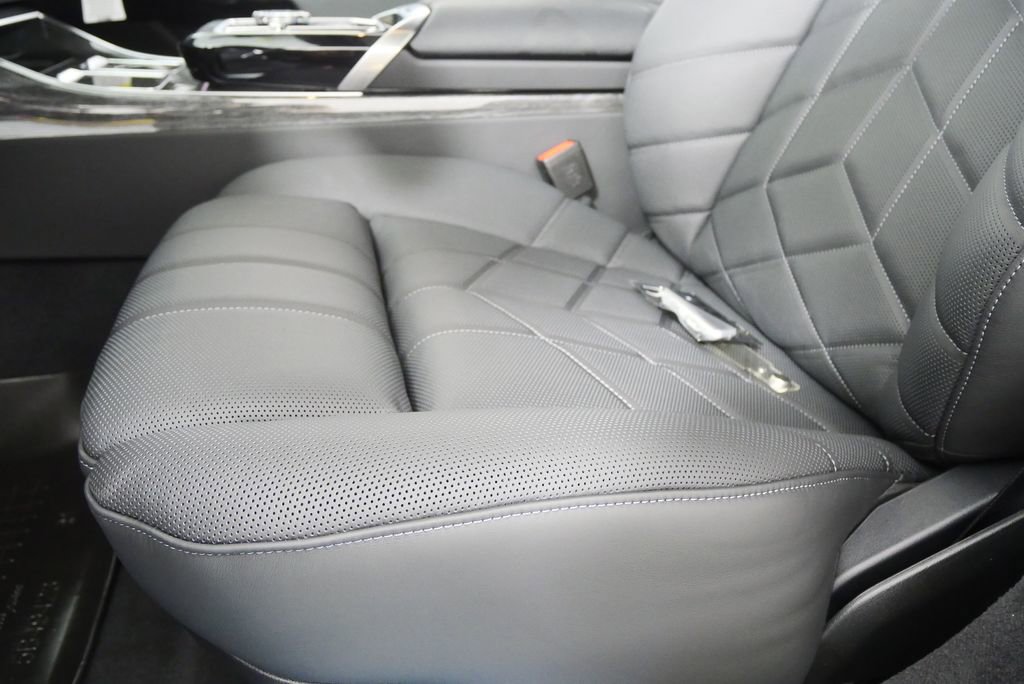 Used 2026 BMW 750e xDrive 750e xDrive w/ Executive Package image 10