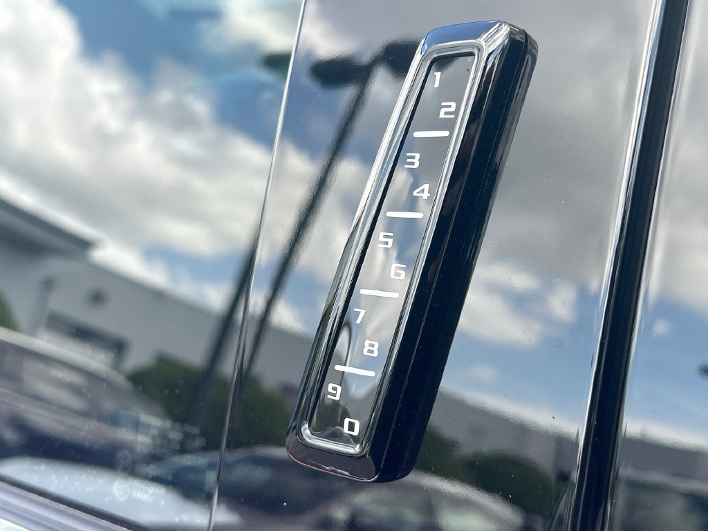Used 2024 Chevrolet Tahoe High Country RWD image 16