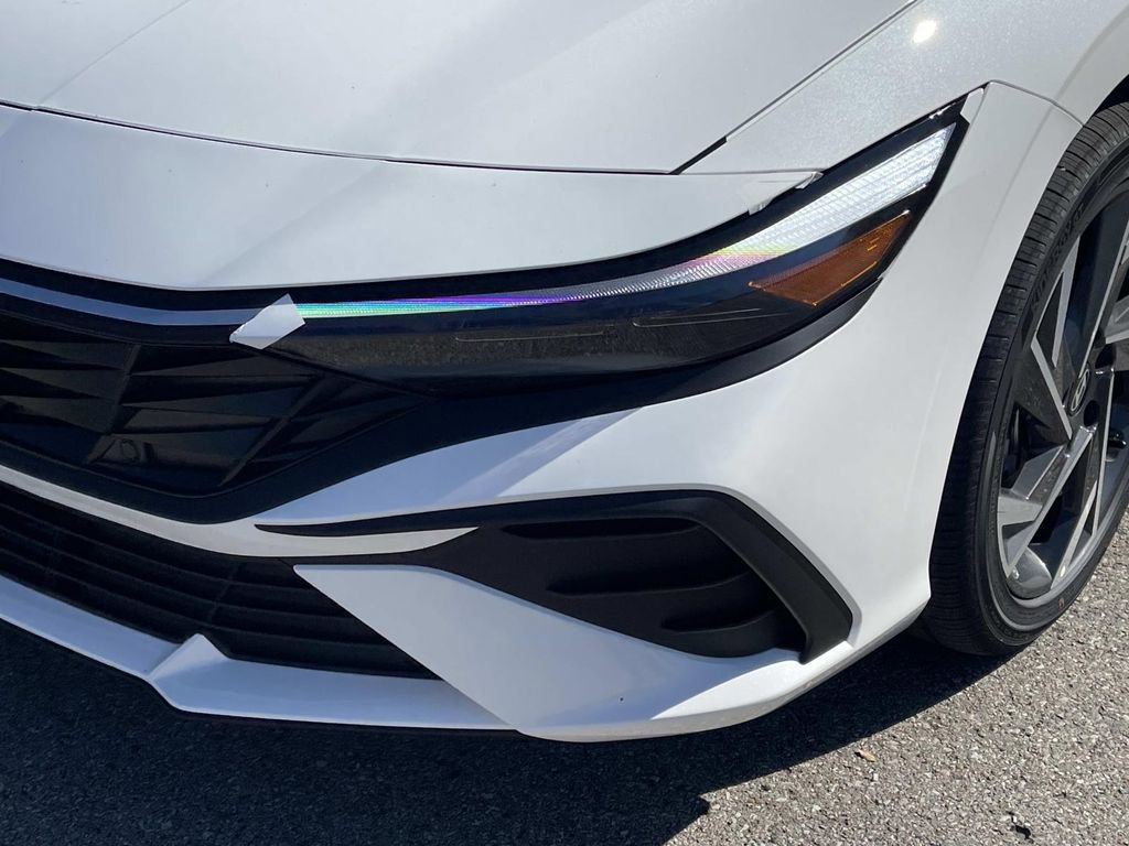 New 2025 Hyundai Elantra SEL image 9