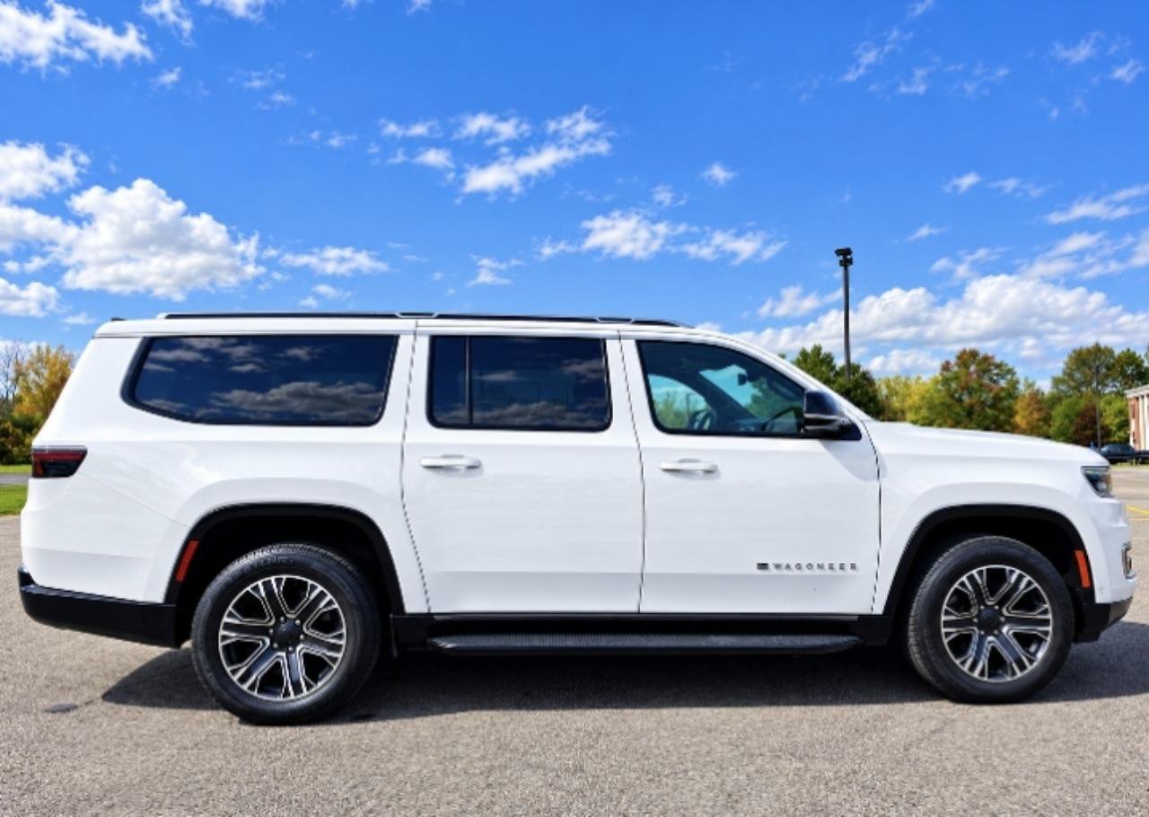 Used 2024 Jeep Wagoneer L Series II AWD/4WD image 4