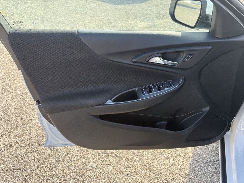 Used 2024 Chevrolet Malibu LT image 3