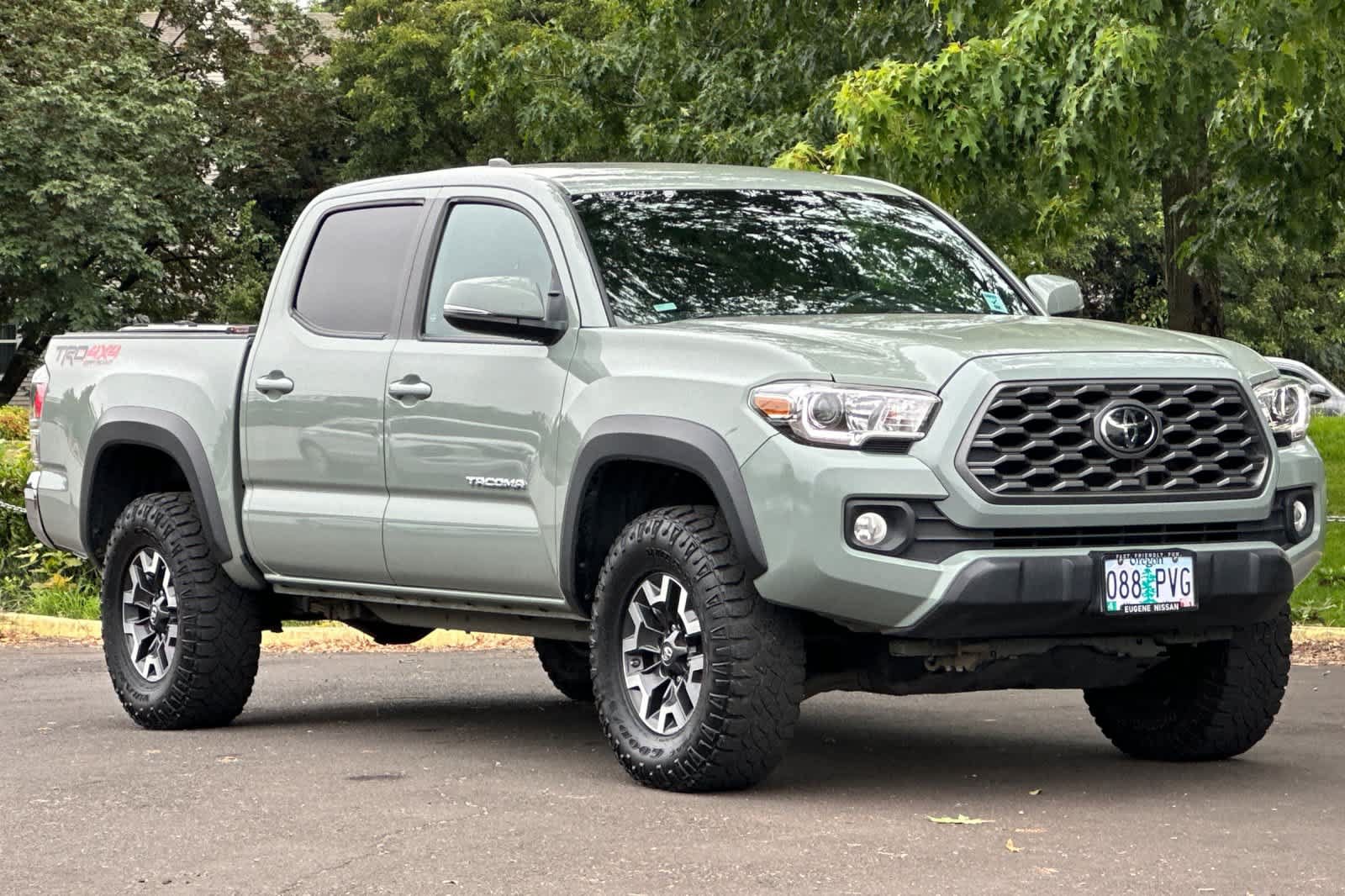 Used 2022 Toyota Tacoma TRD Off-Road AWD/4WD image 9