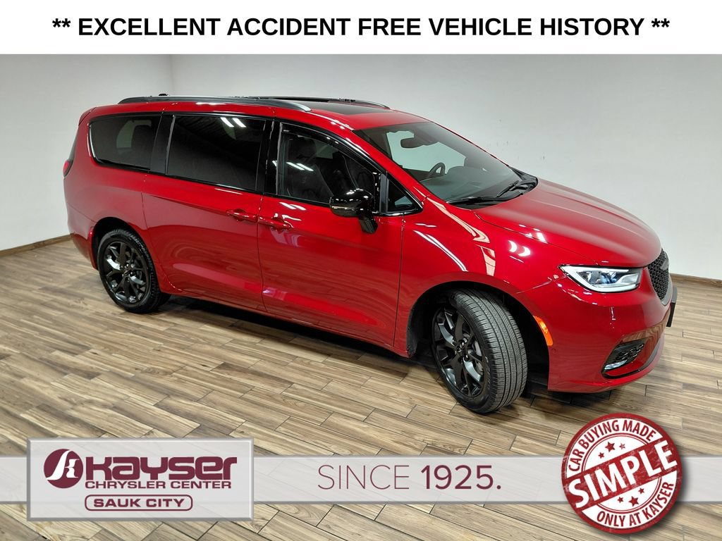 Used 2025 Chrysler Pacifica Limited w/ Uconnect Theater Family Group AWD/4WD image 26