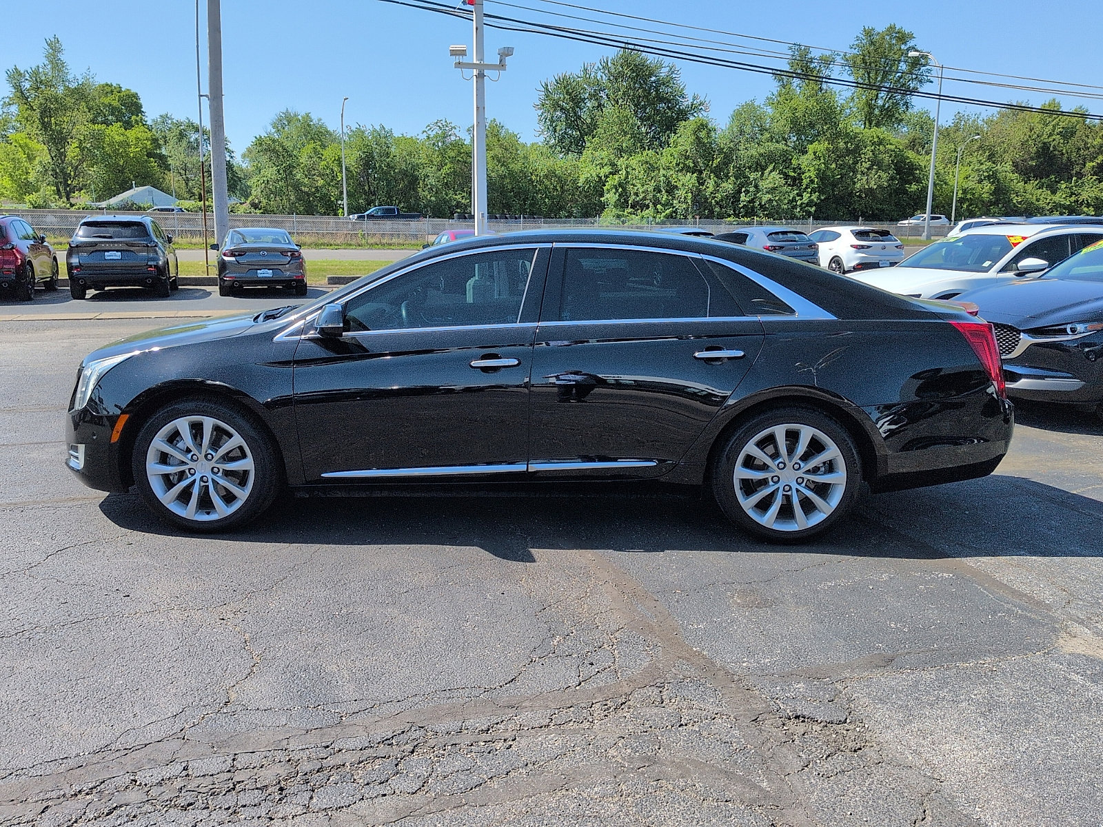 Used 2017 Cadillac XTS Luxury FWD image 4