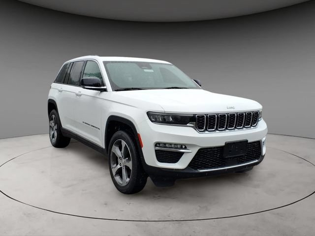 Used 2023 Jeep Grand Cherokee Limited AWD/4WD image 14