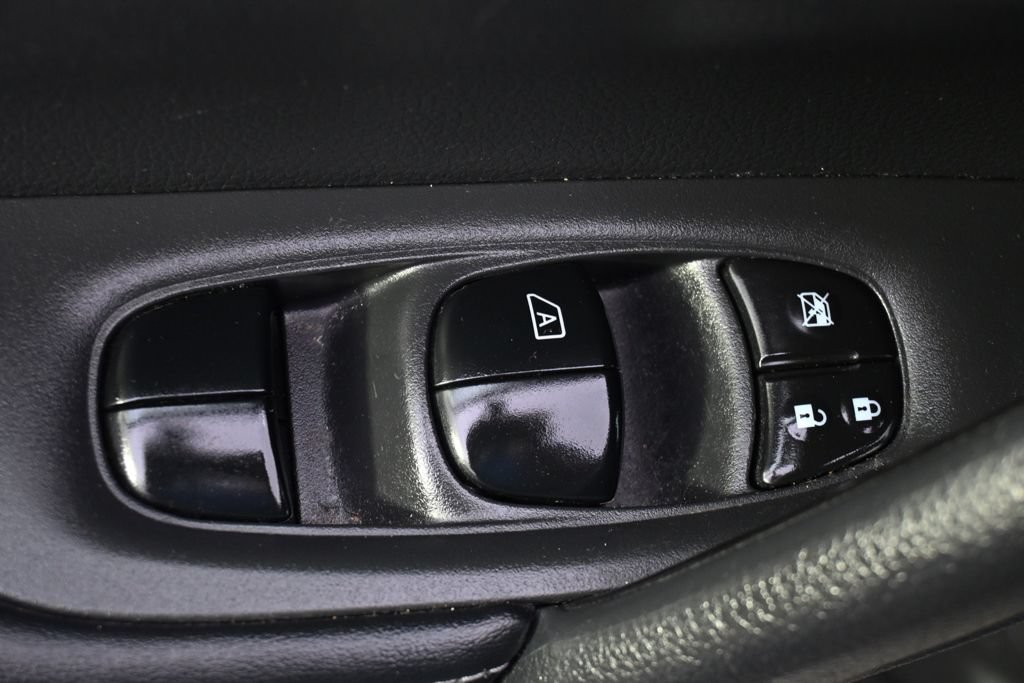 Used 2019 Nissan Rogue S AWD/4WD image 23