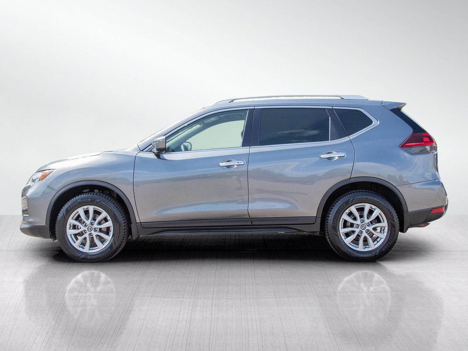 Used 2020 Nissan Rogue SV AWD/4WD image 2