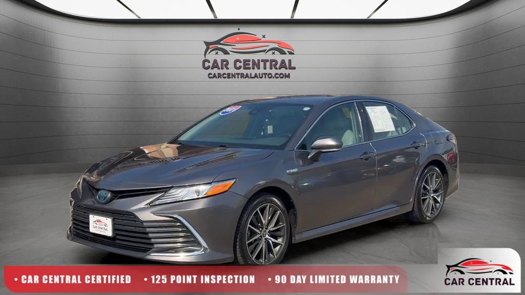 Used 2021 Toyota Camry XLE FWD image 1
