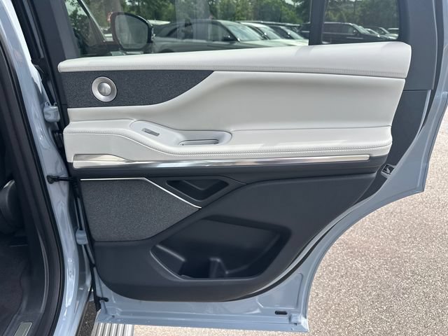 New 2026 Lincoln Navigator Reserve AWD/4WD image 17