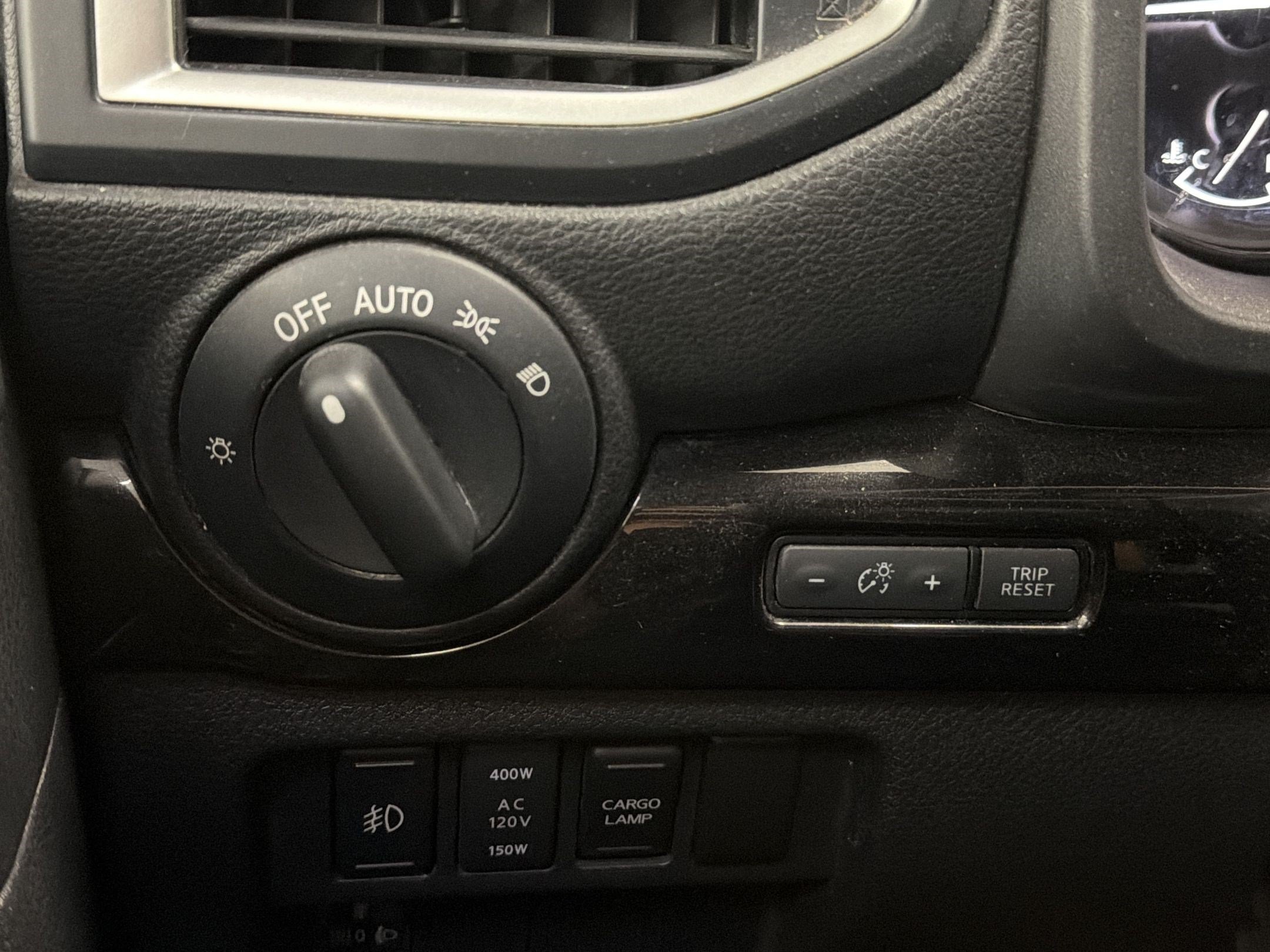Used 2019 Nissan Titan SL w/ Midnight Edition AWD/4WD image 34