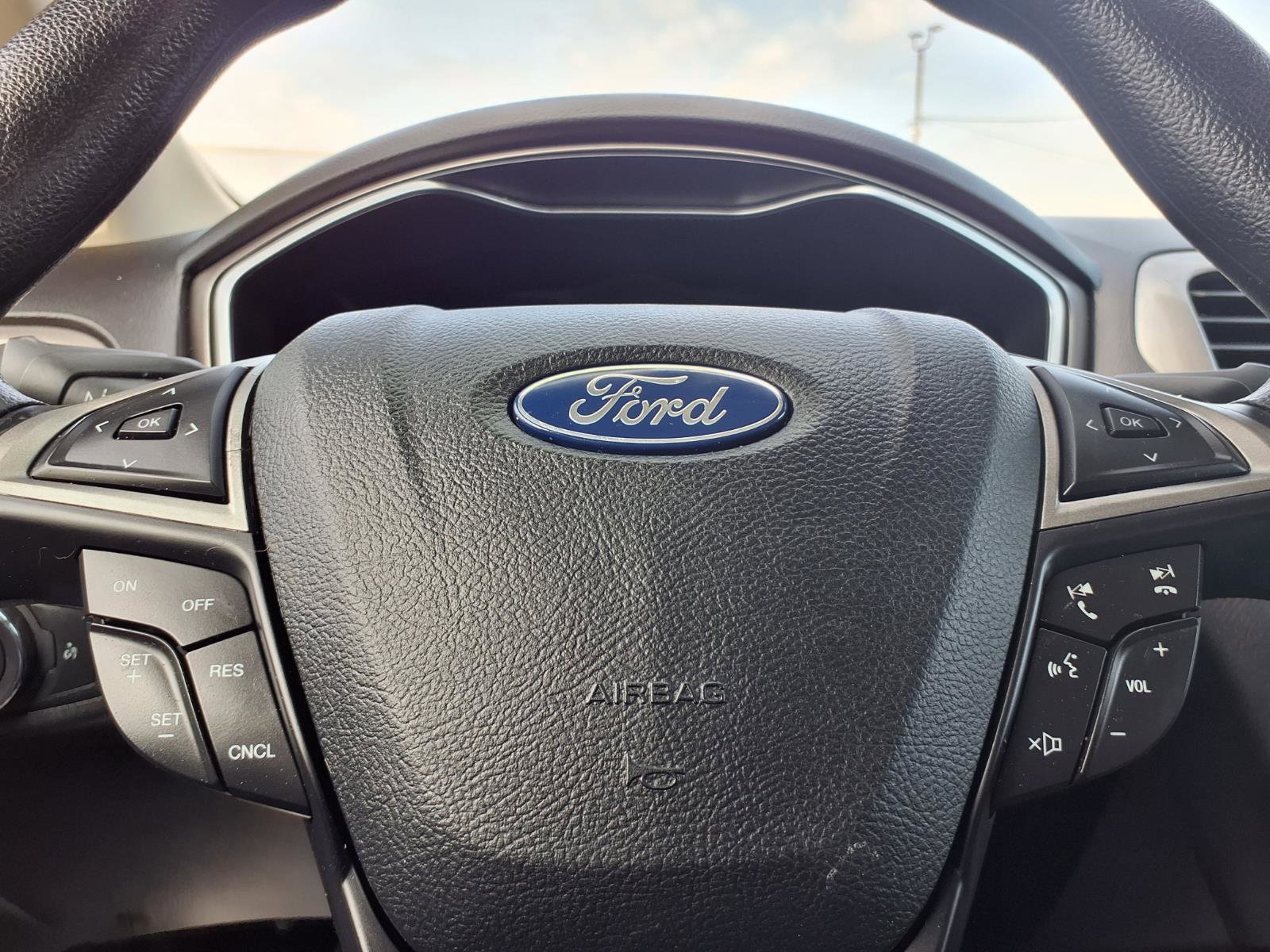 Used 2019 Ford Fusion SE image 13