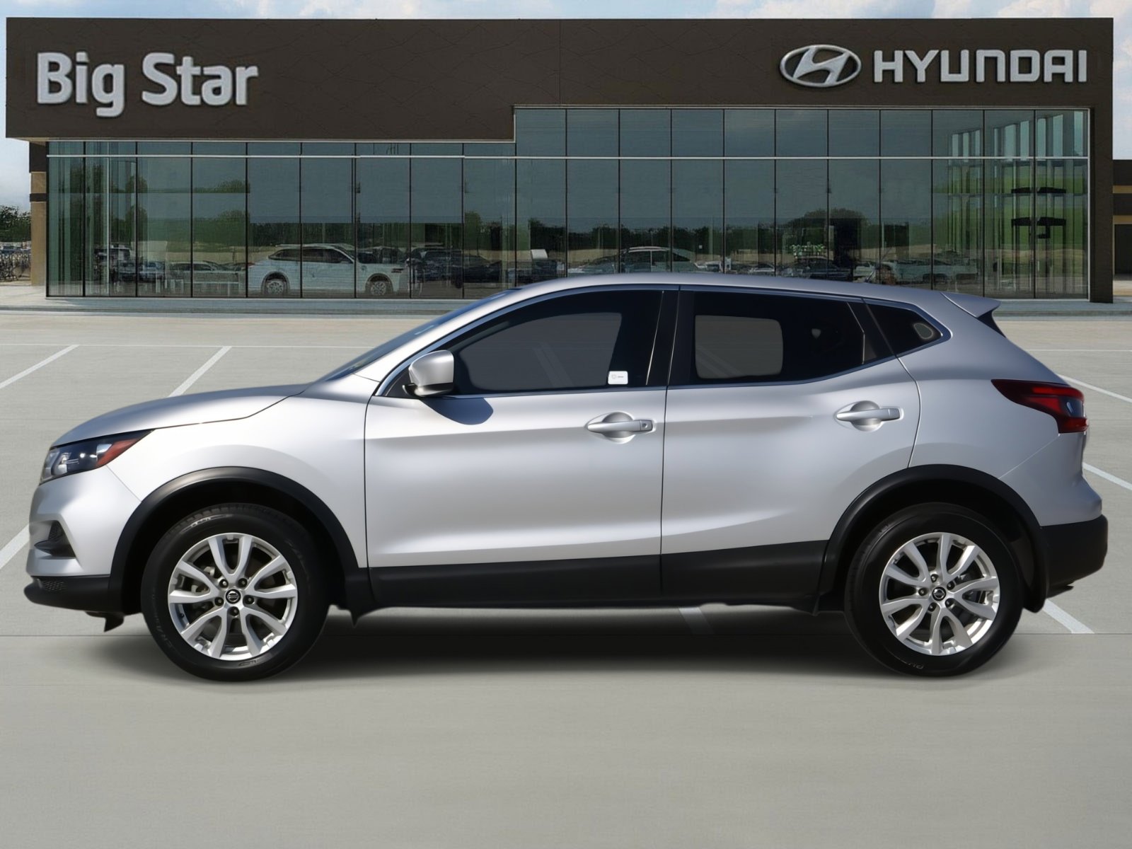 Used 2021 Nissan Rogue Sport S image 2