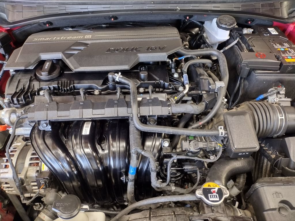 Certified 2024 Hyundai Elantra Limited FWD image 9