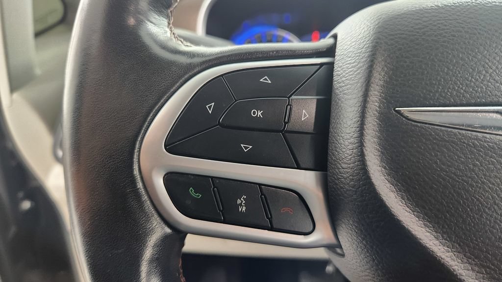 Used 2017 Chrysler Pacifica Touring-L Plus FWD image 27