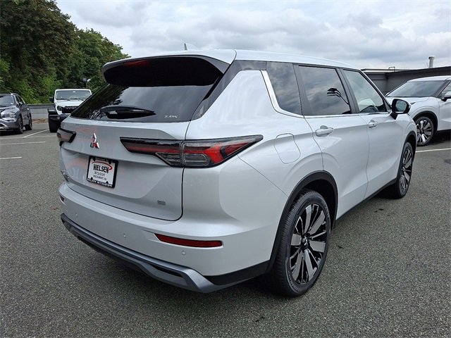 New 2025 Mitsubishi Outlander SE image 4