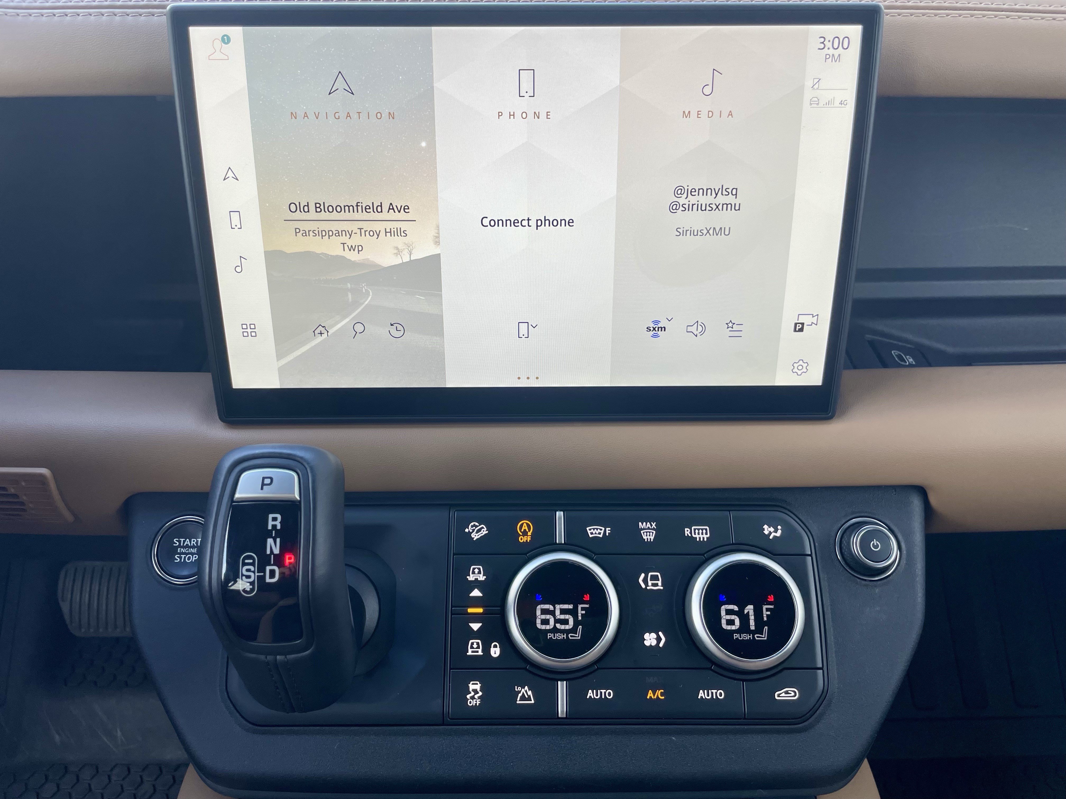 Certified 2025 Land Rover Defender 110 X-Dynamic SE AWD/4WD image 19
