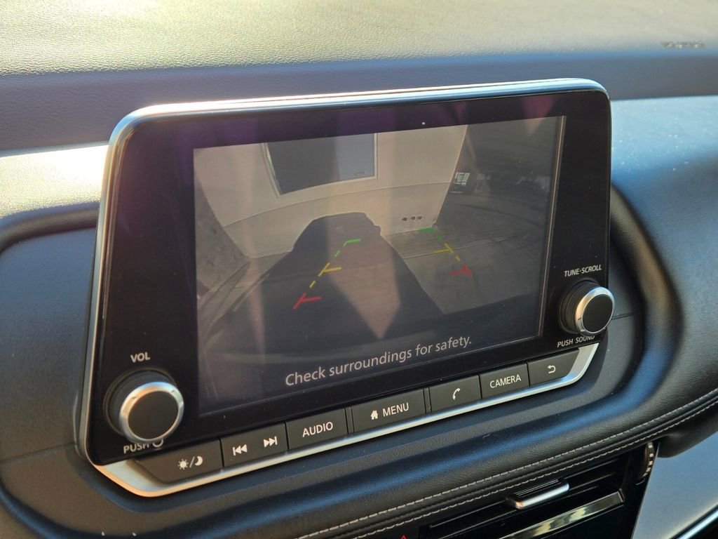 Used 2022 Nissan Rogue SV image 11