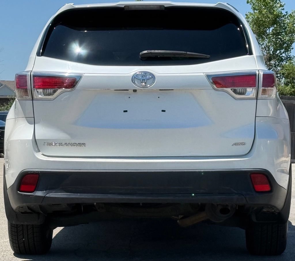 Used 2016 Toyota Highlander LE AWD/4WD image 4