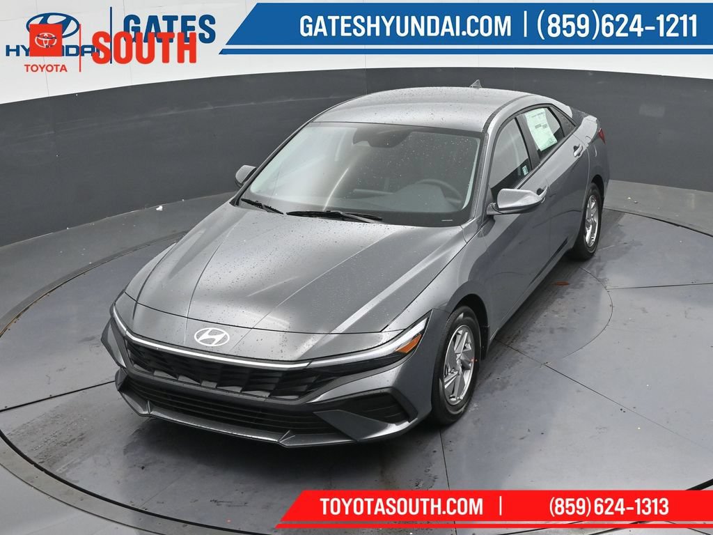 Used 2025 Hyundai Elantra SE FWD image 44