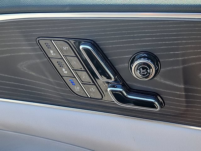 Certified 2024 Cadillac Lyriq Luxury AWD/4WD image 25