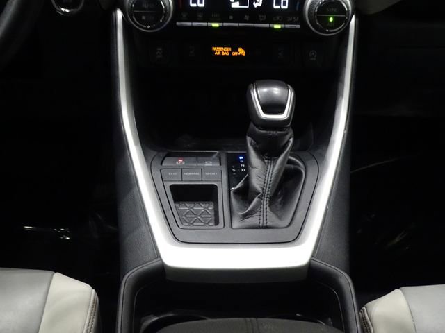 Used 2021 Toyota RAV4 XLE Premium image 31