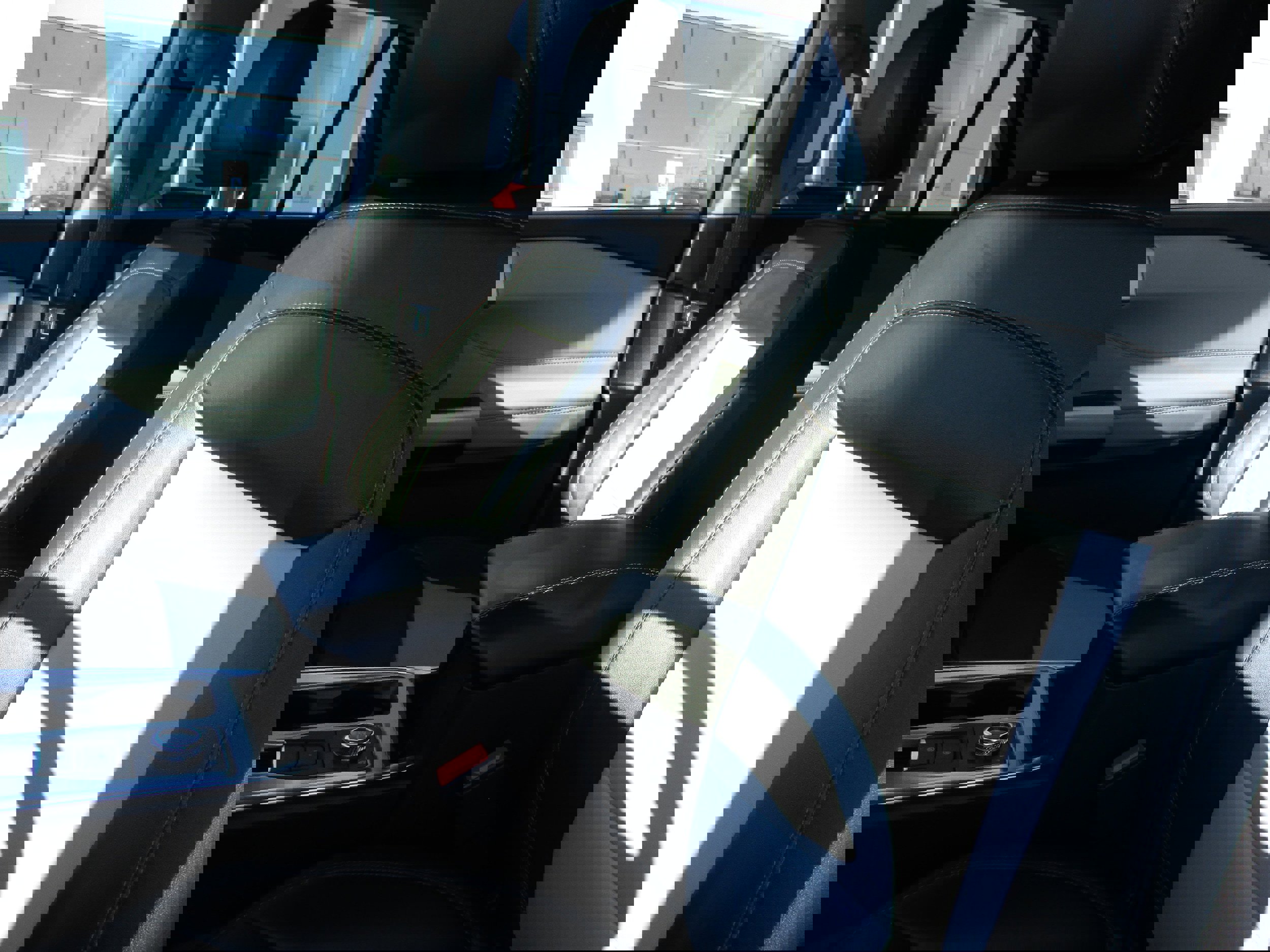 Used 2023 Ford Explorer XLT w/ Equipment Group 202A image 40