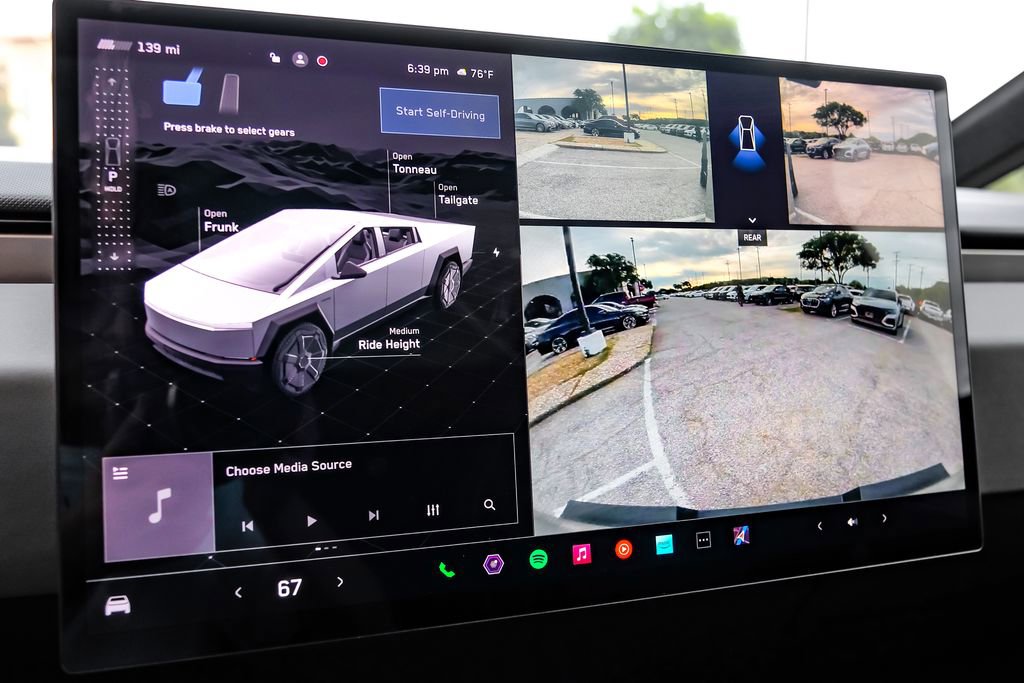 Used 2024 Tesla Cybertruck AWD Crew Cab image 19