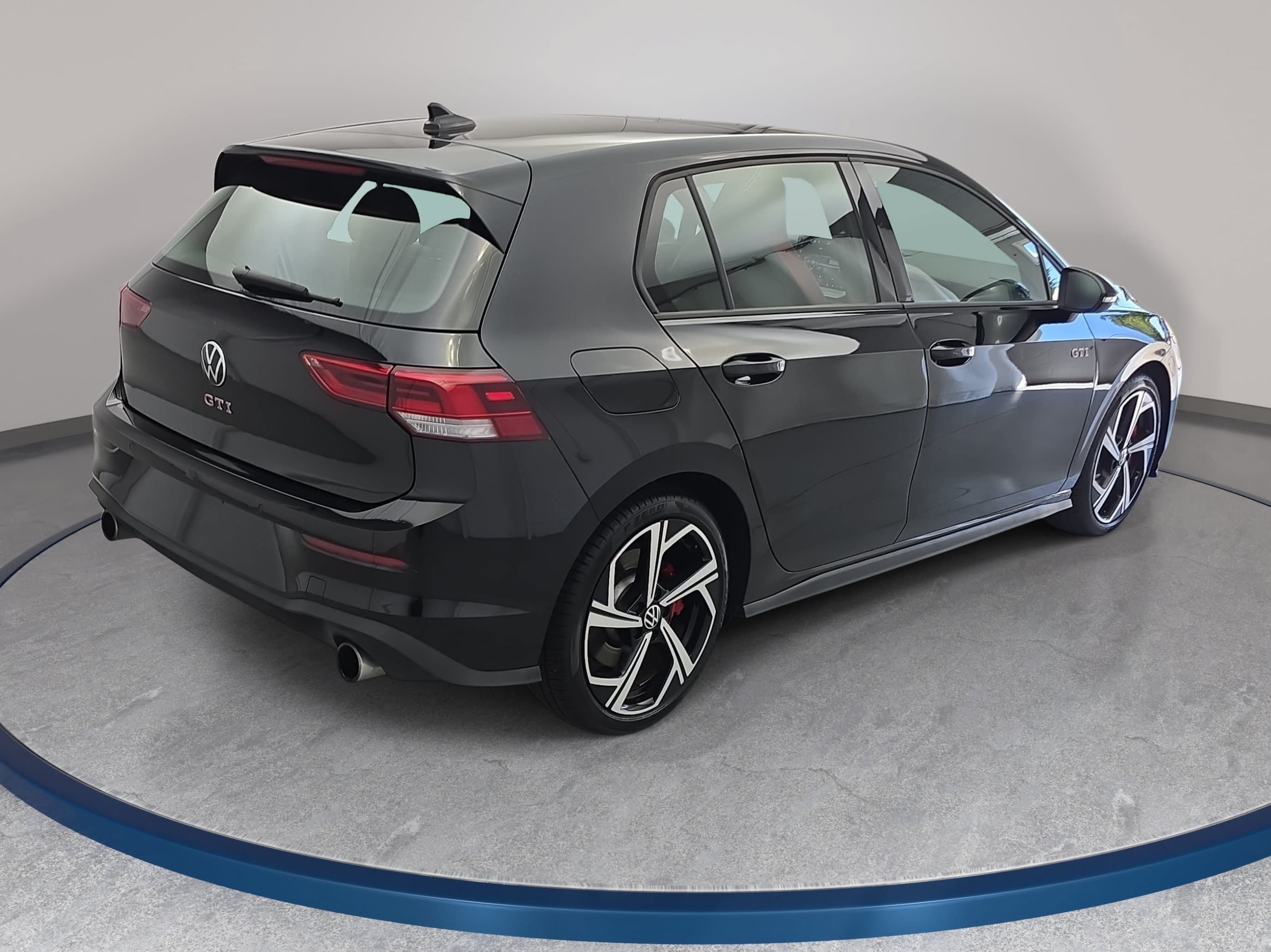Used 2025 Volkswagen GTI SE FWD image 5