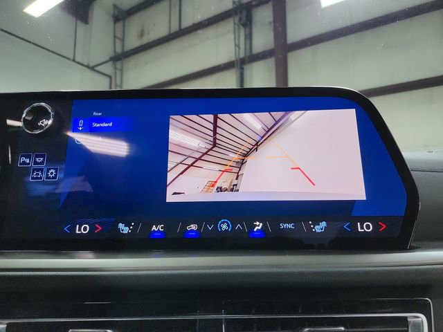 Used 2025 Chevrolet Traverse LT FWD image 28
