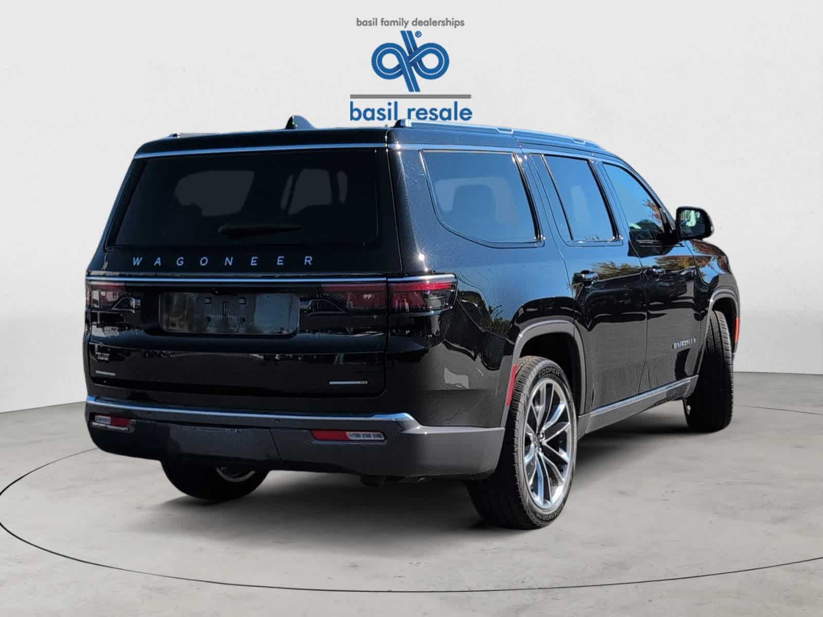 Used 2022 Jeep Wagoneer Series III w/ Premium Group I AWD/4WD image 7