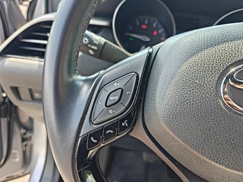 Used 2019 Toyota C-HR XLE FWD image 8