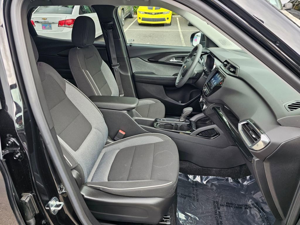 Used 2023 Chevrolet TrailBlazer LT w/ Convenience Package image 11