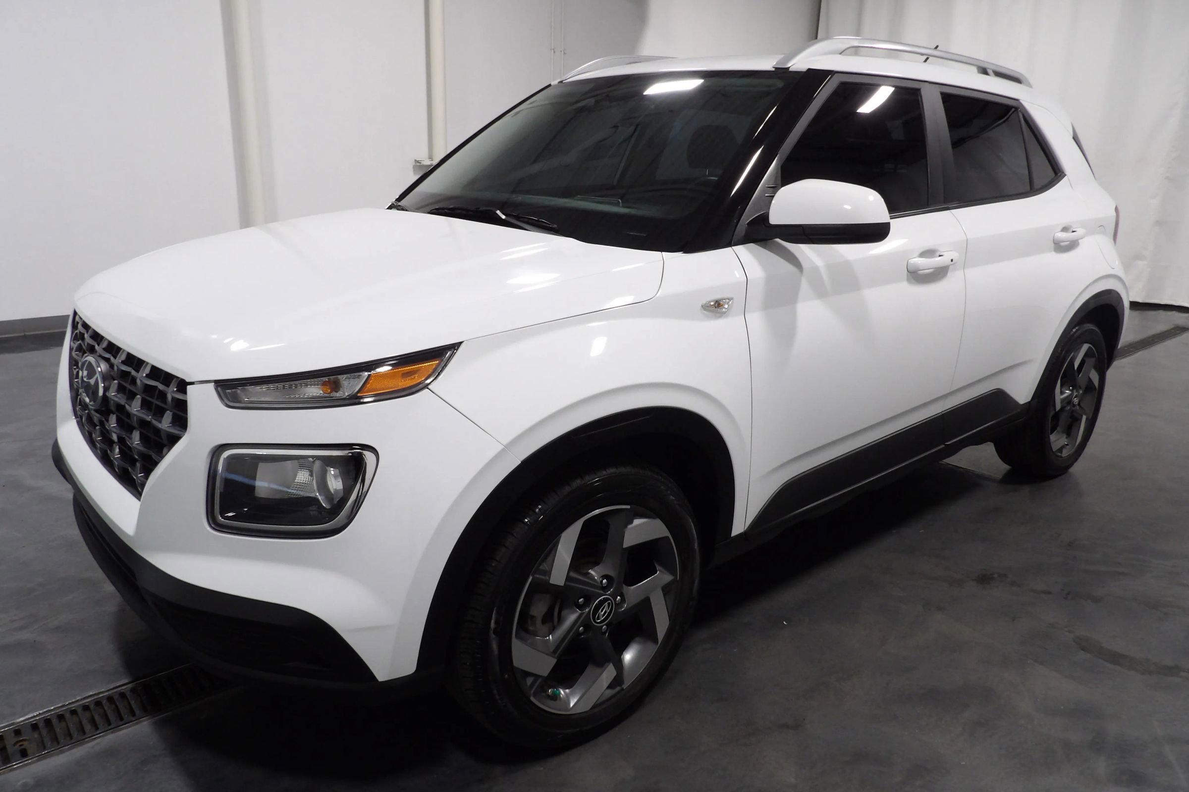 Used 2024 Hyundai Venue SEL image 4